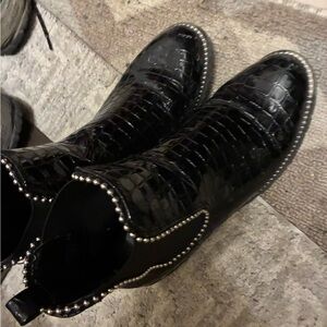 Leather shoes studs